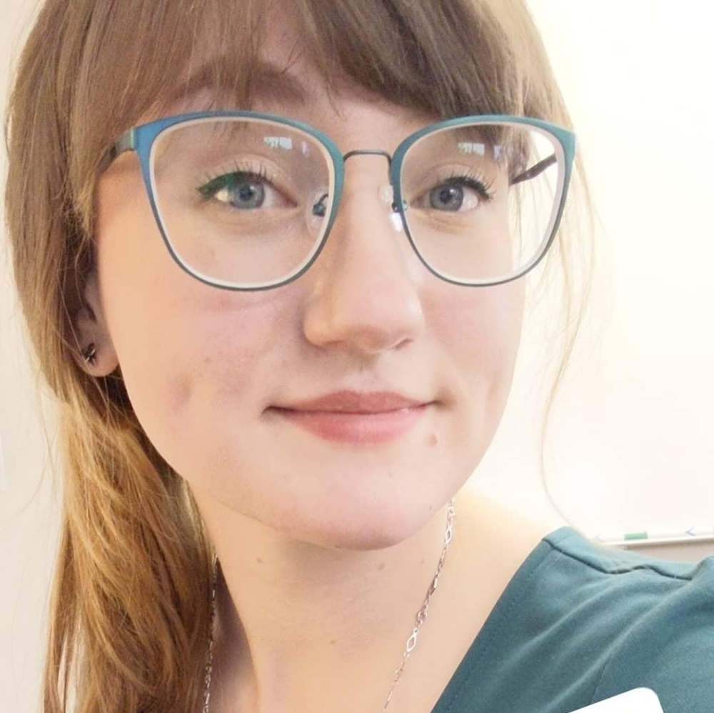 Meet your Posher, Laura